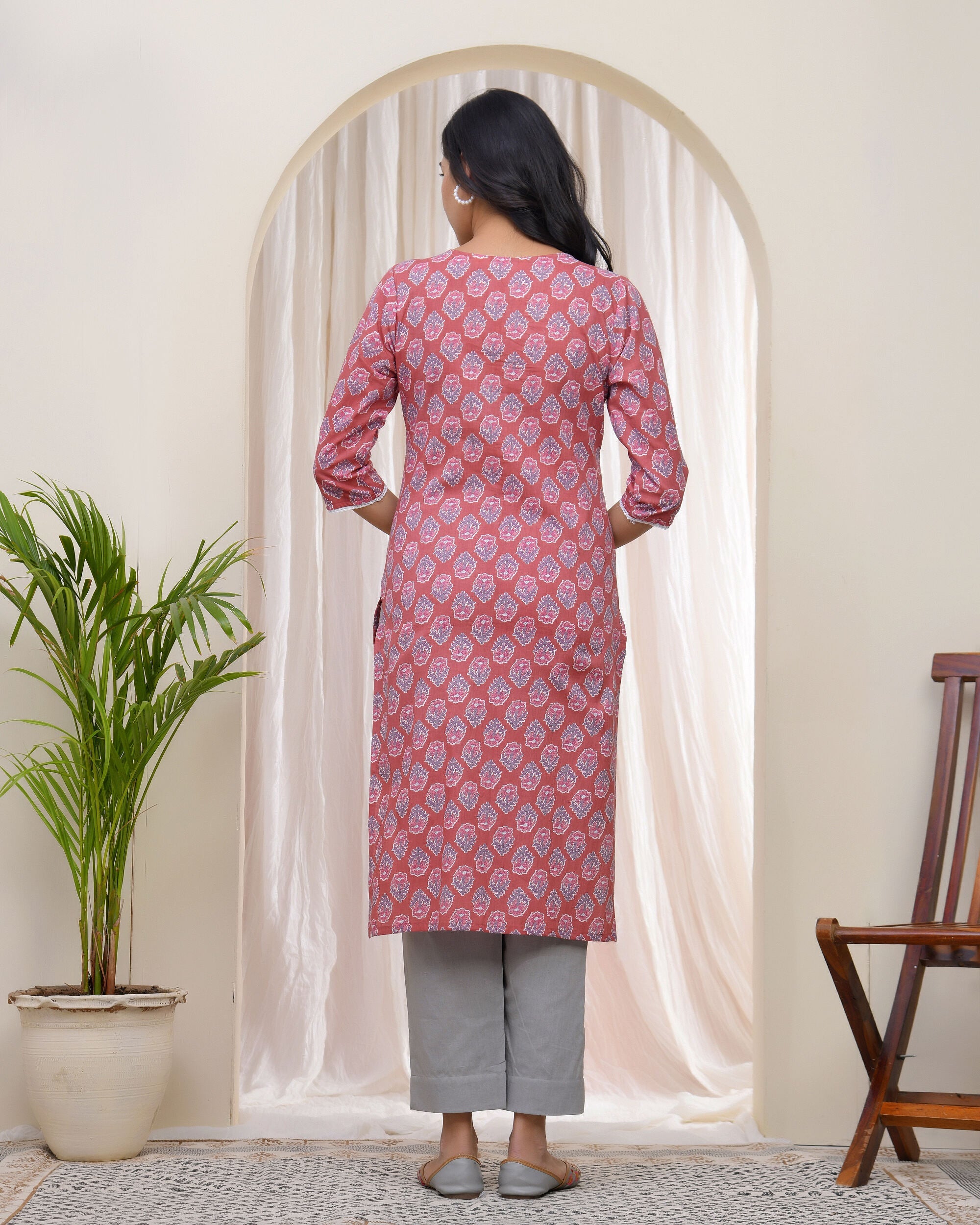 Vaasva Women Pink Cotton Printed Straight Kurti