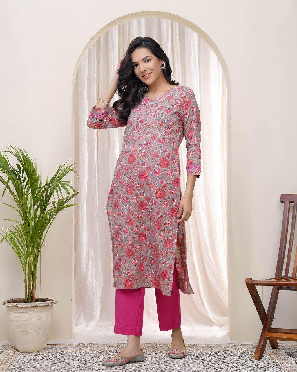 Vaasva Women Charcoal Cotton Printed Straight Kurti