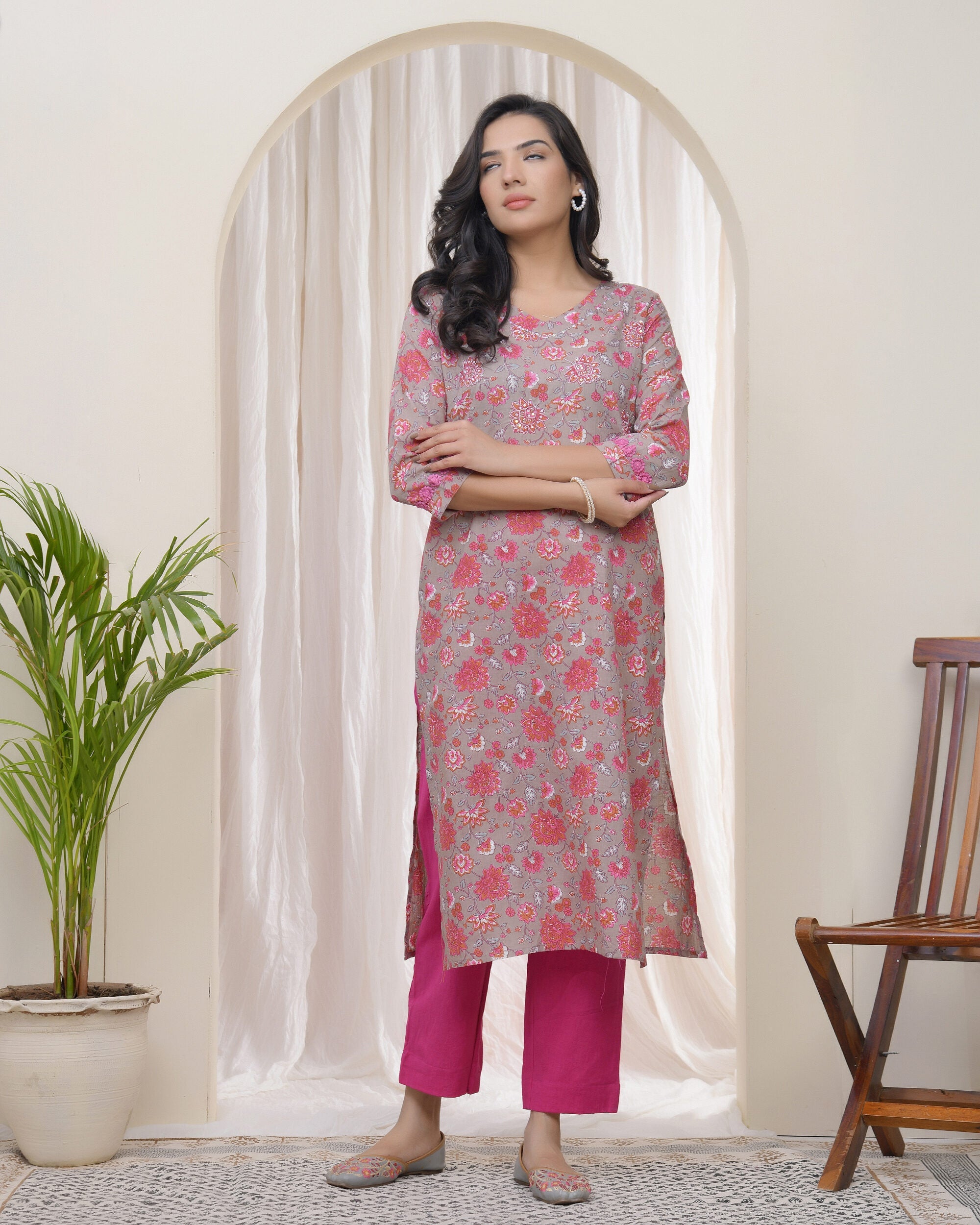 Vaasva Women Charcoal Cotton Printed Straight Kurti