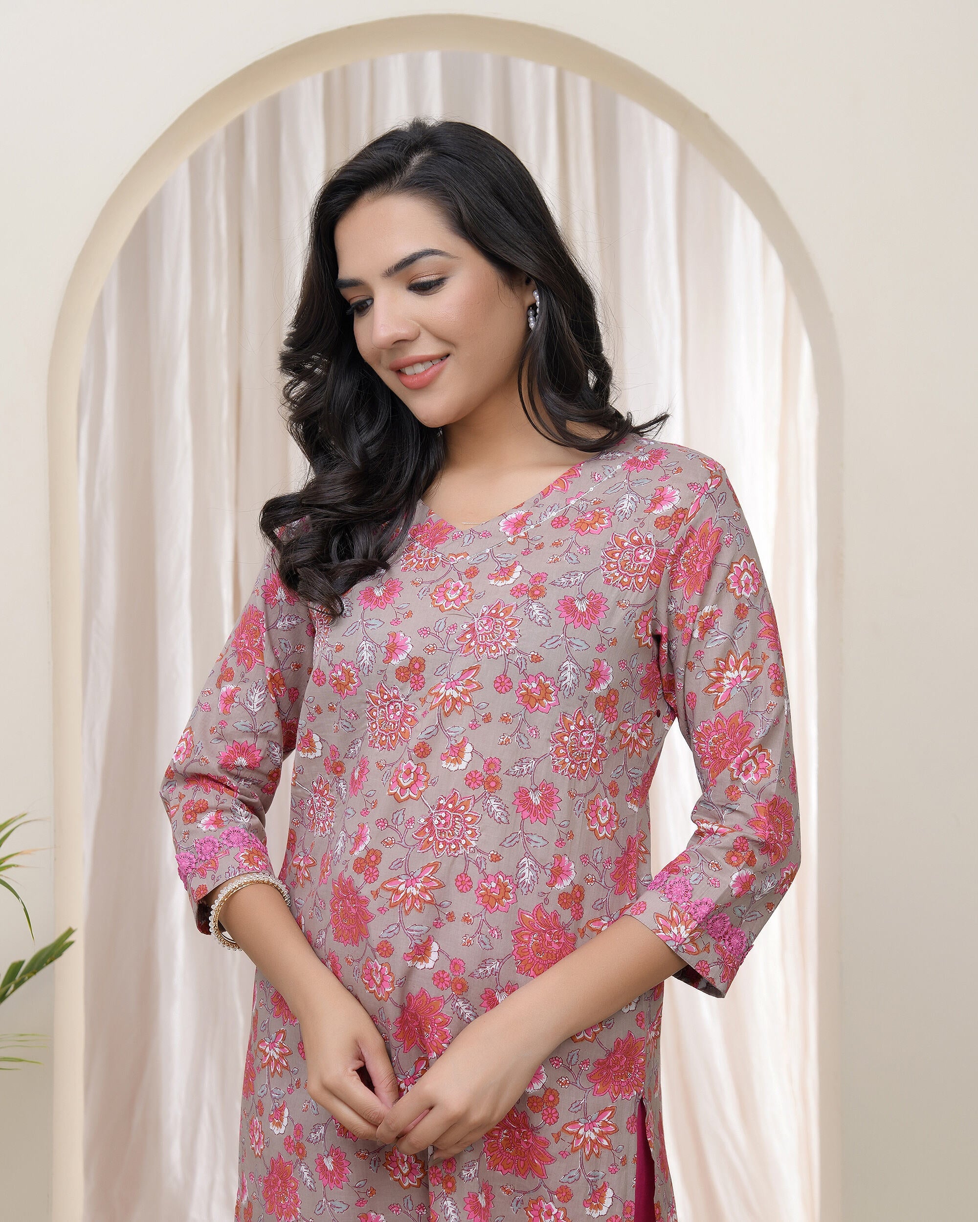 Vaasva Women Charcoal Cotton Printed Straight Kurti