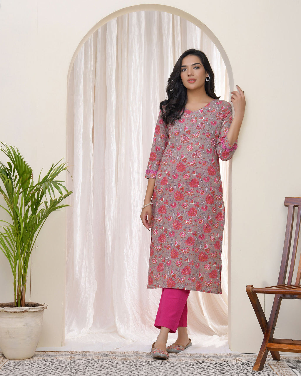 Vaasva Women Charcoal Cotton Printed Straight Kurti