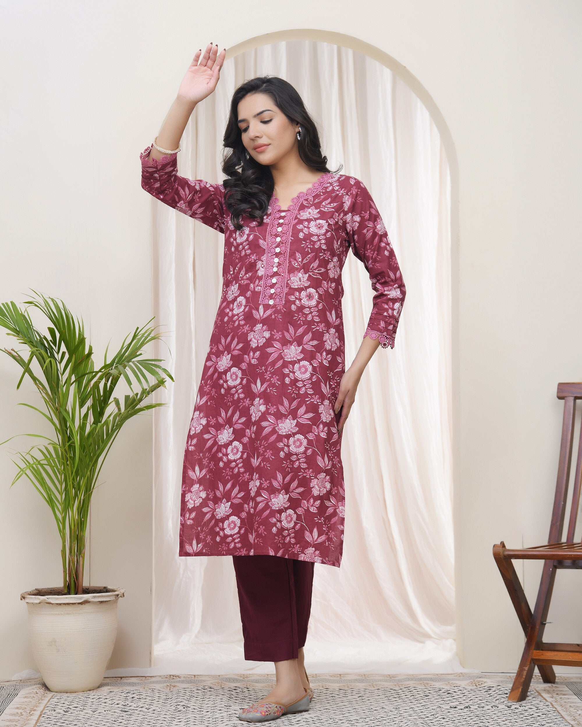 Vaasva Women Magenta Cotton Printed Straight Kurti