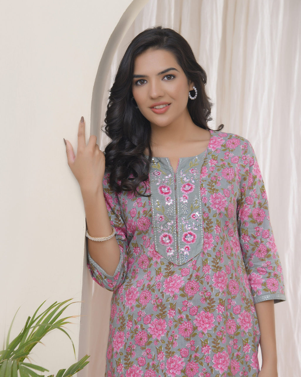 Vaasva Women Grey Cotton Printed Straight Kurti