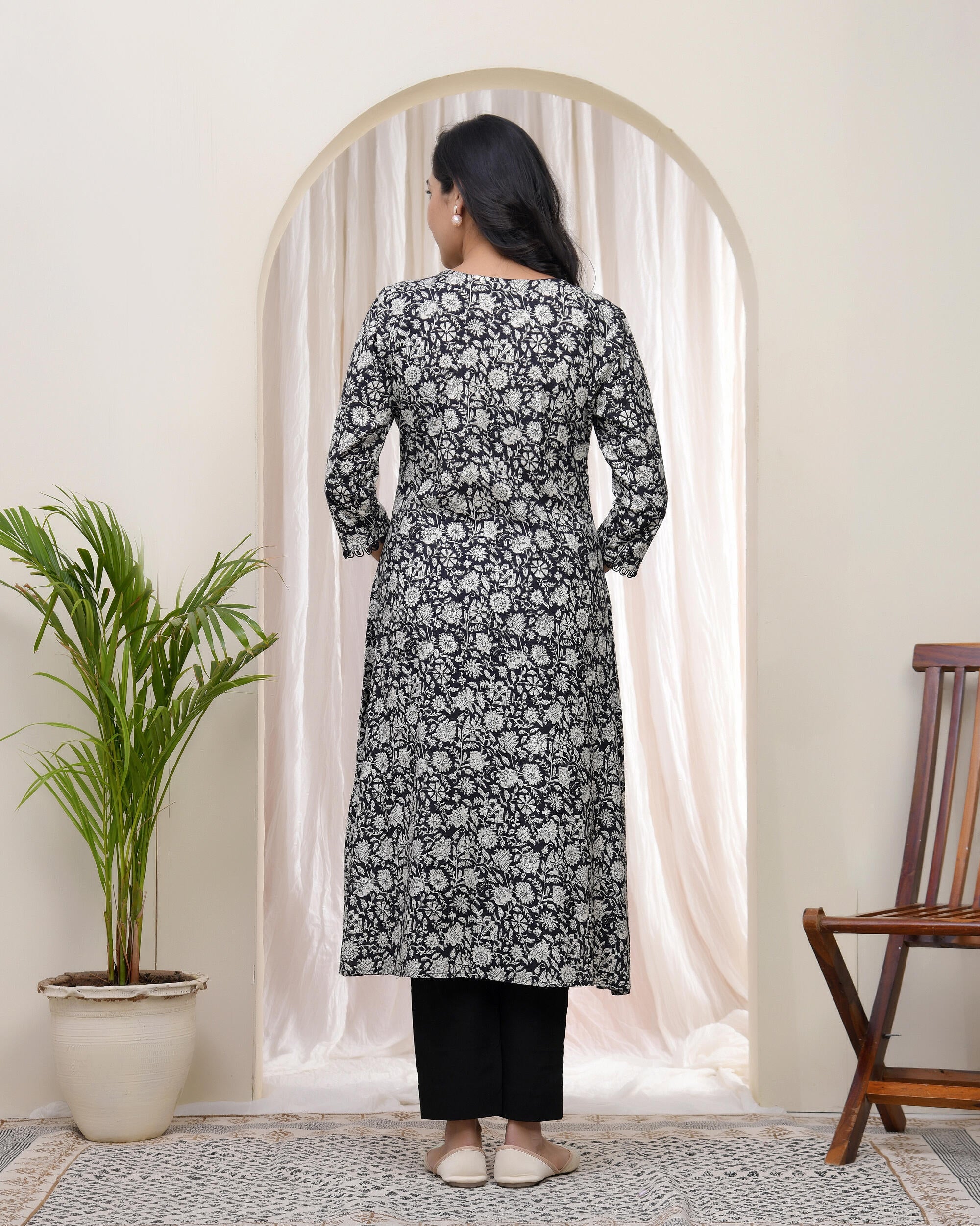 Vaasva Black Floral Cotton Printed Gathered Kurti