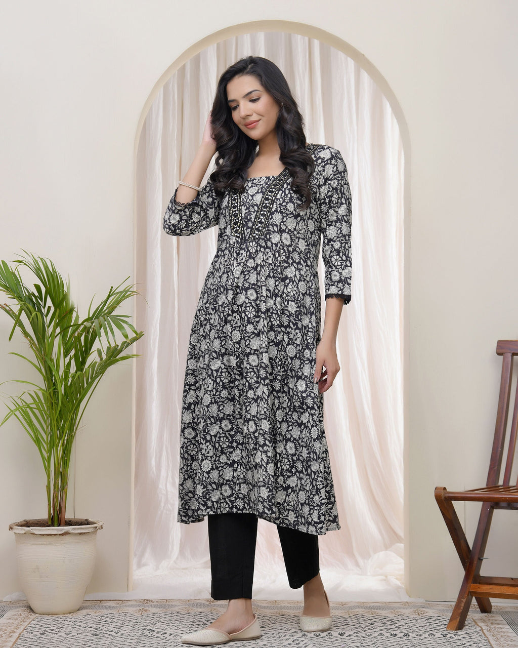 Vaasva Black Floral Cotton Printed Gathered Kurti