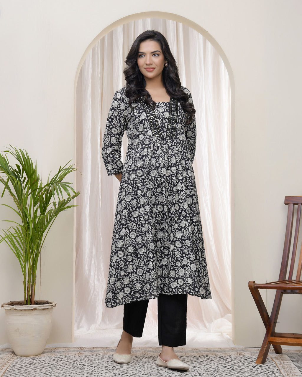 Vaasva Black Floral Cotton Printed Gathered Kurti