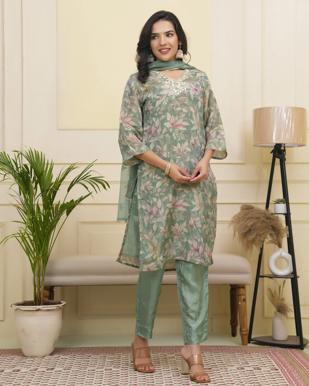 Vaasva Women Green Tissue Shimmer Kurta With Silk Pant & Dupatta - Distacart