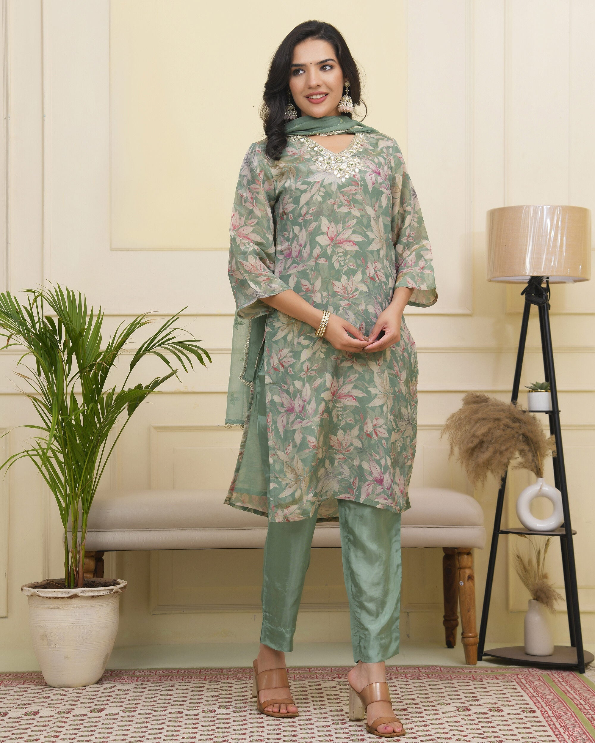 Vaasva Women Green Tissue Shimmer Kurta With Silk Pant & Dupatta - Distacart