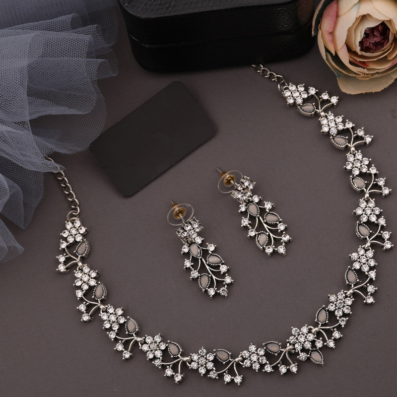 Tehzeeb Creations Silver Pleated White Diamond With Grey Beads Necklace Set