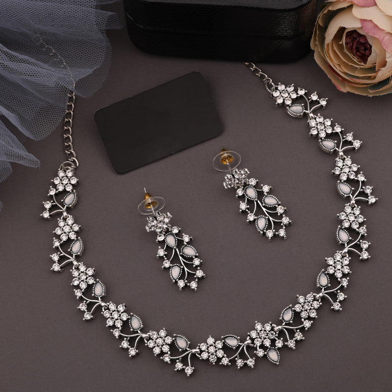 Tehzeeb Creations Silver Pleated White Diamond With White Beads Necklace Set