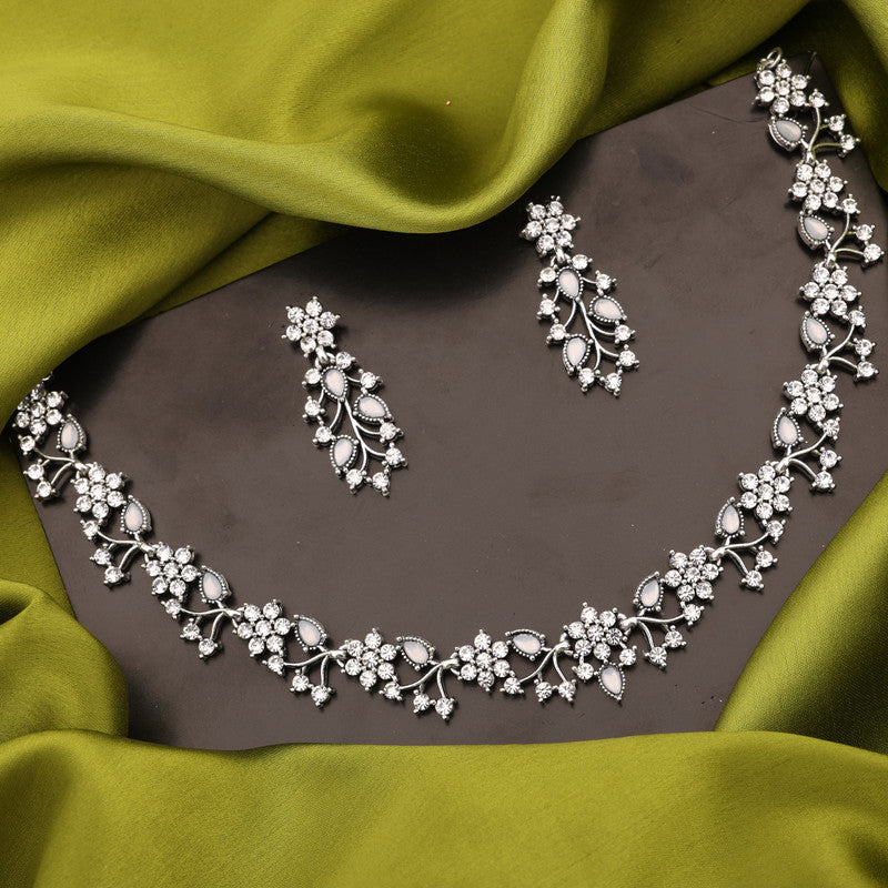 Tehzeeb Creations Silver Pleated White Diamond With White Beads Necklace Set