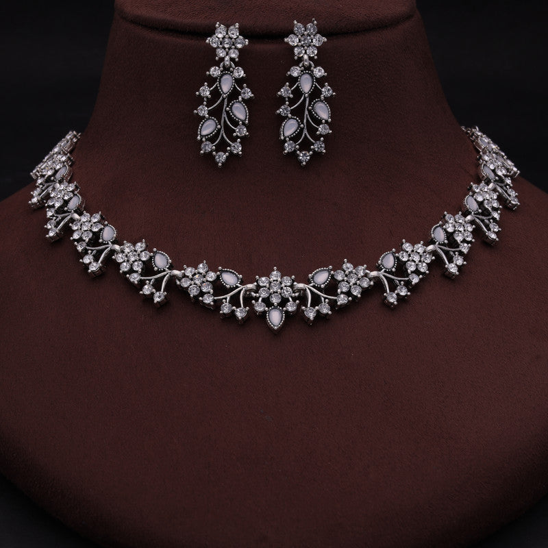 Tehzeeb Creations Silver Pleated White Diamond With White Beads Necklace Set