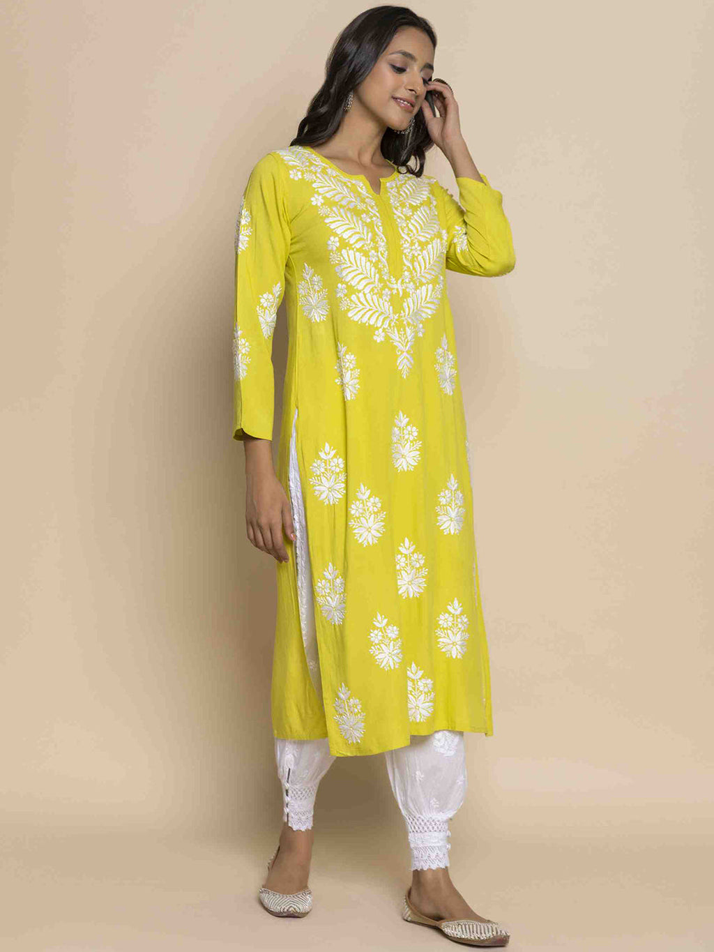 HOUSE OF KARI Floral Embroidered Chikankari Straight Kurta
