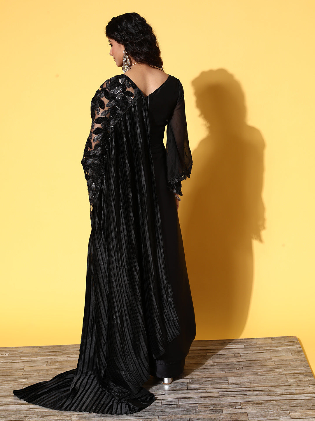 Tikhi Imli Black Floral Sequinned Satin Saree - Distacart