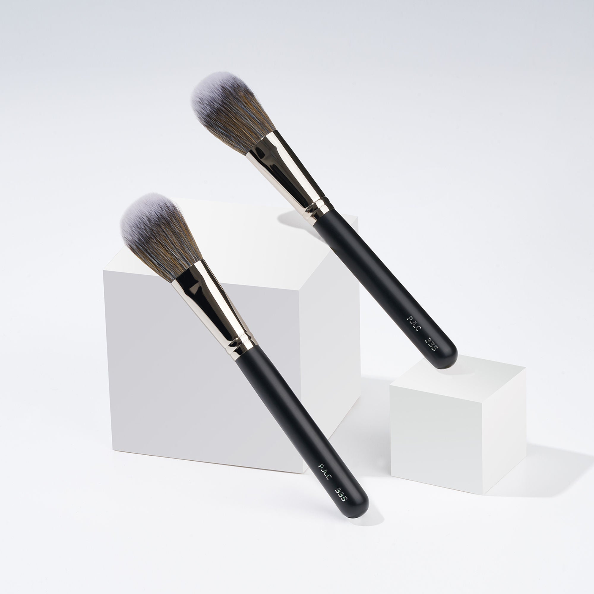 PAC Studio Blush Brush - 335