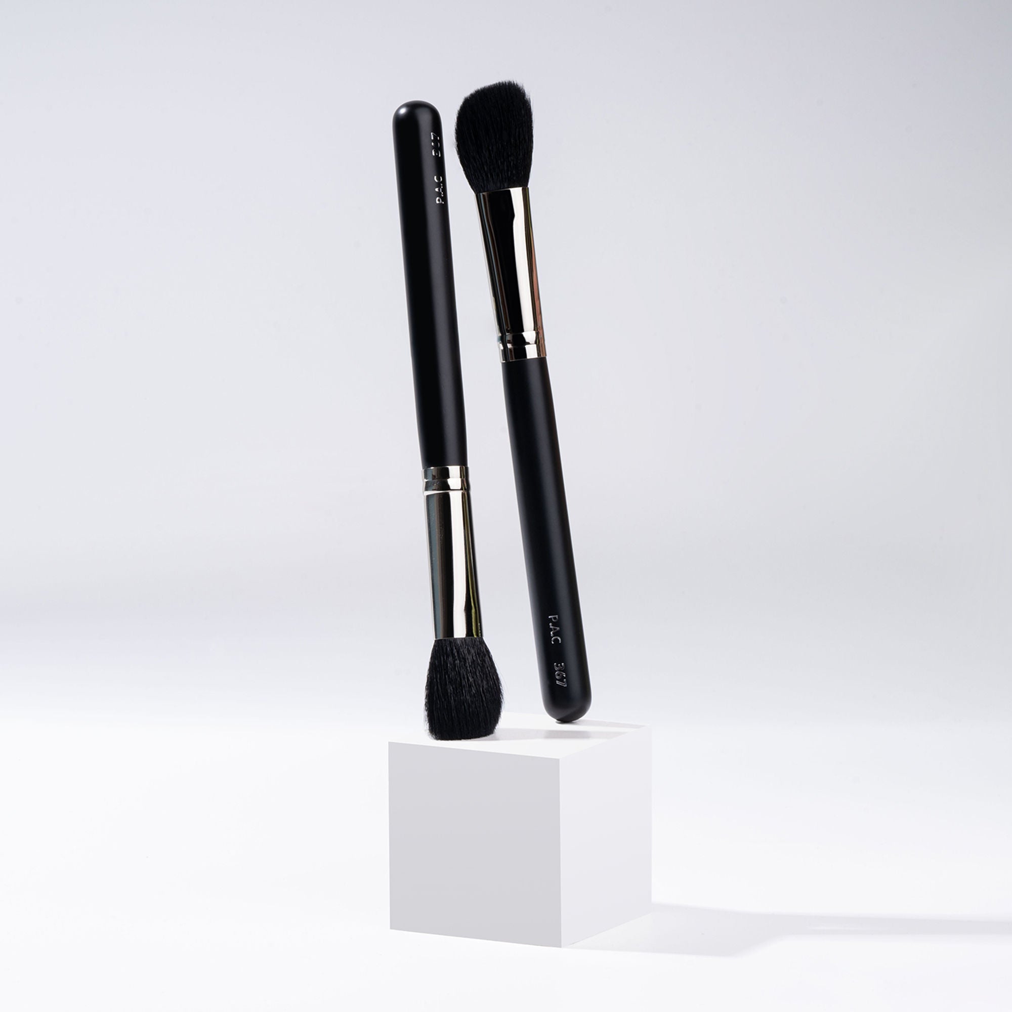 PAC Studio Contouring Brush - 367