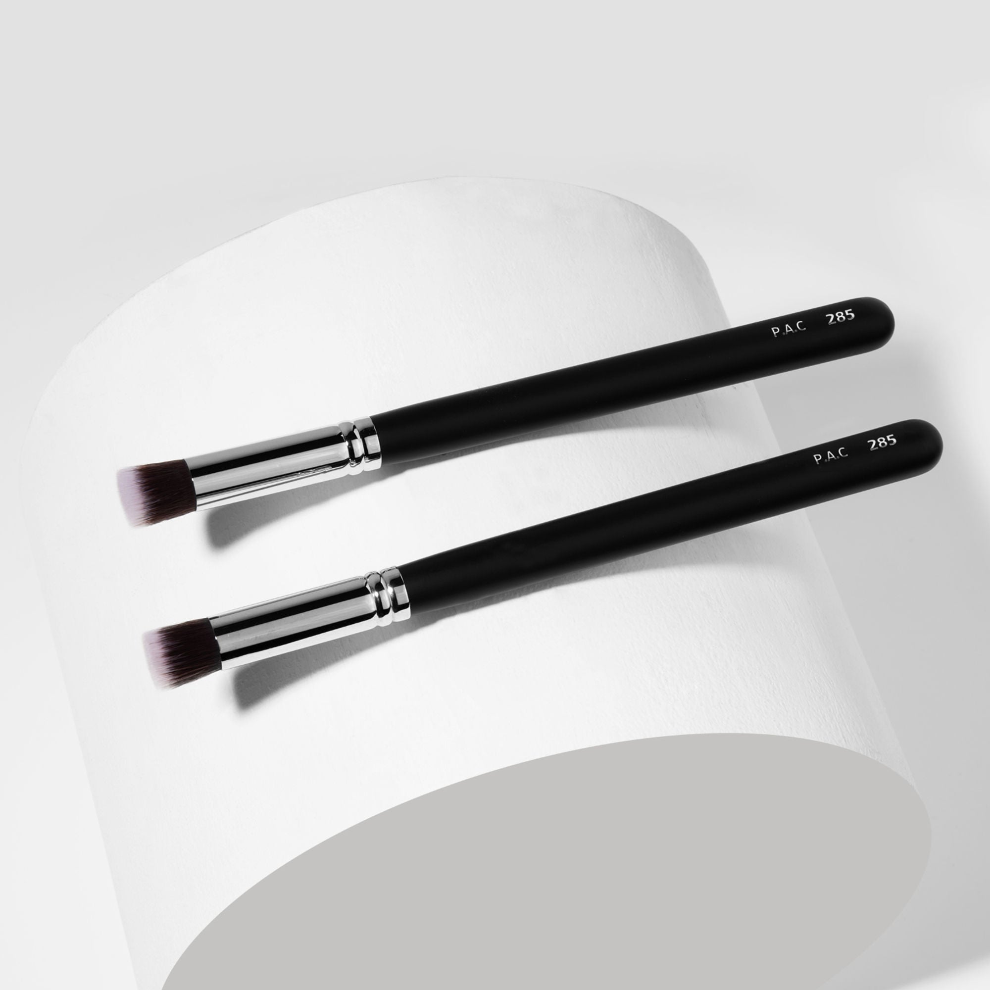 PAC Studio Concealer Brush - 285