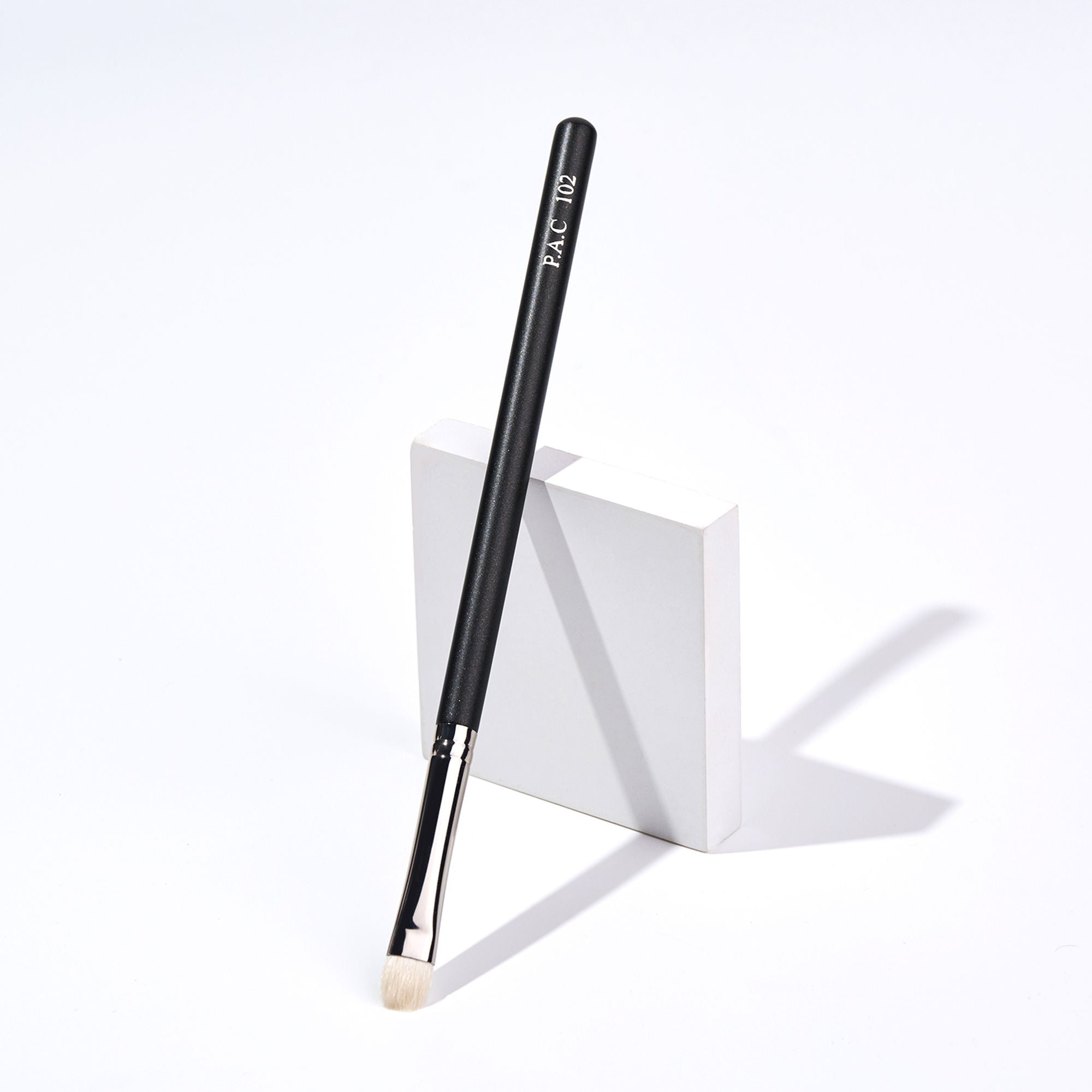 PAC Studio Eyeshadow Application Brush 102