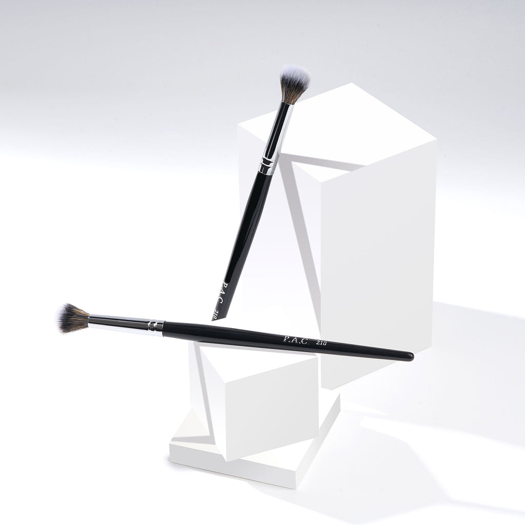 PAC Studio Eyeshadow Blending Brush 210
