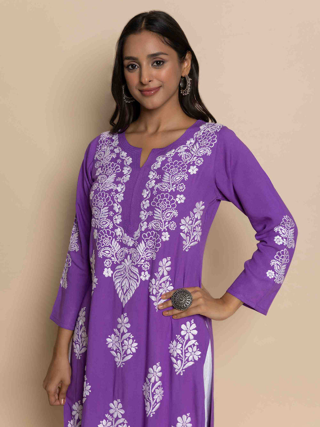 HOUSE OF KARI Floral Chikankari Embroidered Notched Round Neck Straight Kurta