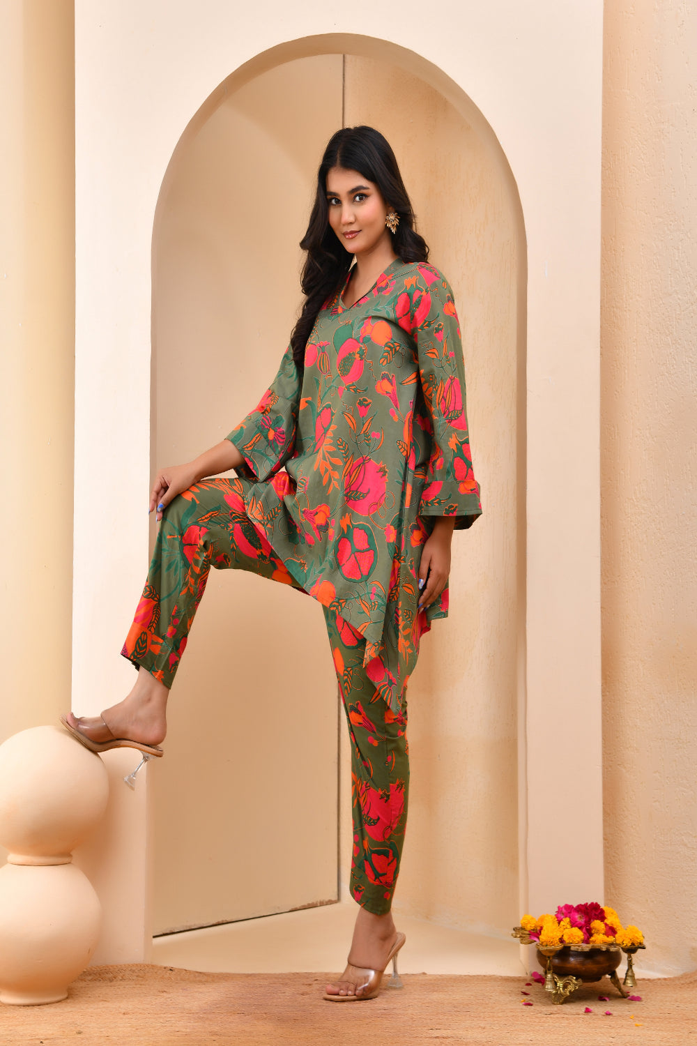 Vaasva Women Floral Printed Kurta Pant Set - Distacart