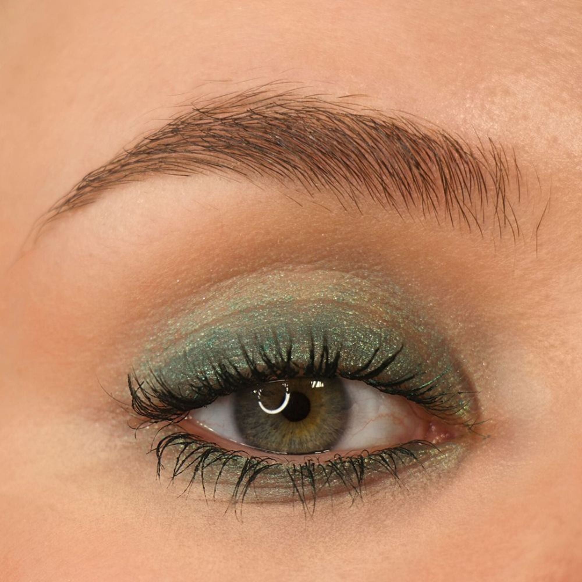 Makeup Revolution Mousse Shadow - Emerald Green - Distacart