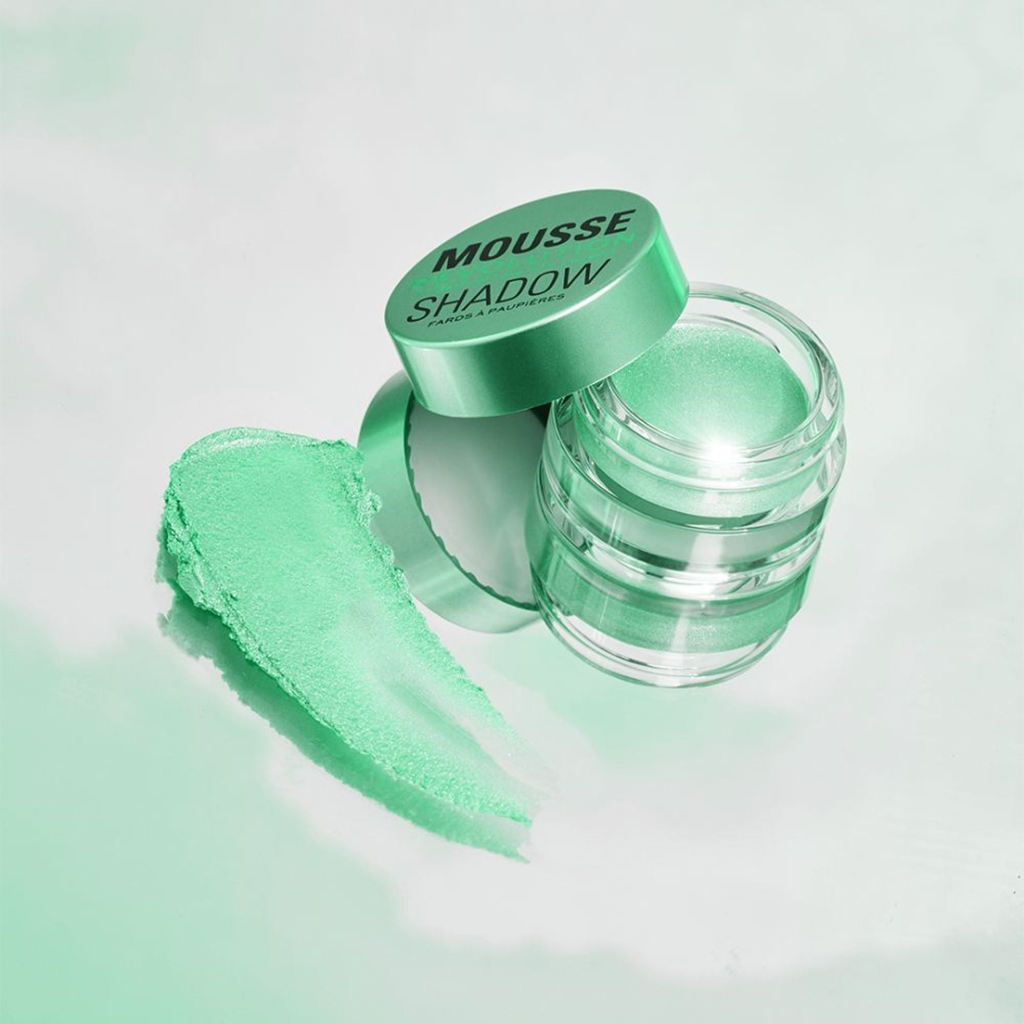 Makeup Revolution Mousse Shadow - Emerald Green - Distacart