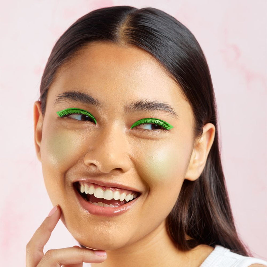 Makeup Revolution Mousse Shadow - Emerald Green - Distacart
