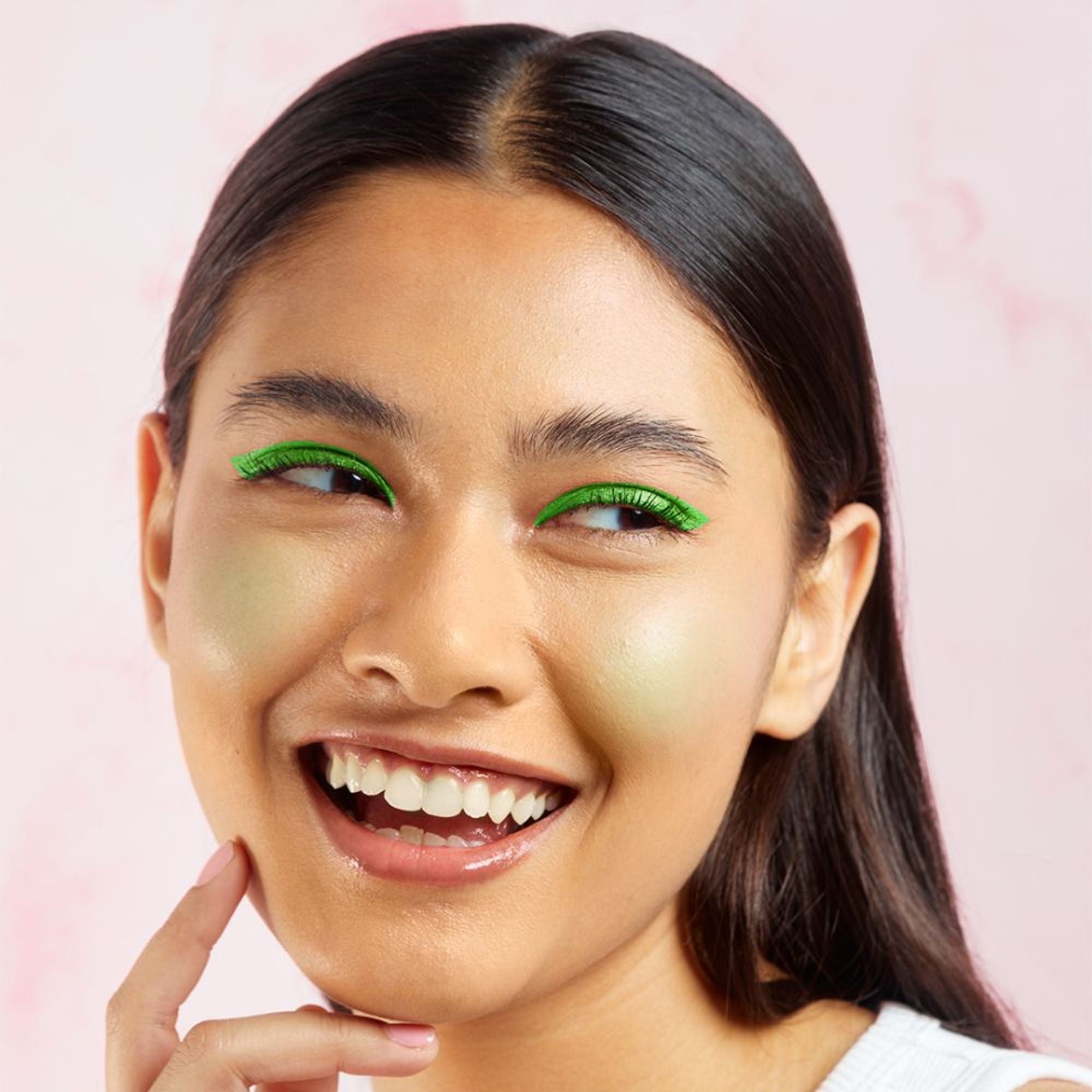 Makeup Revolution Mousse Shadow - Emerald Green - Distacart