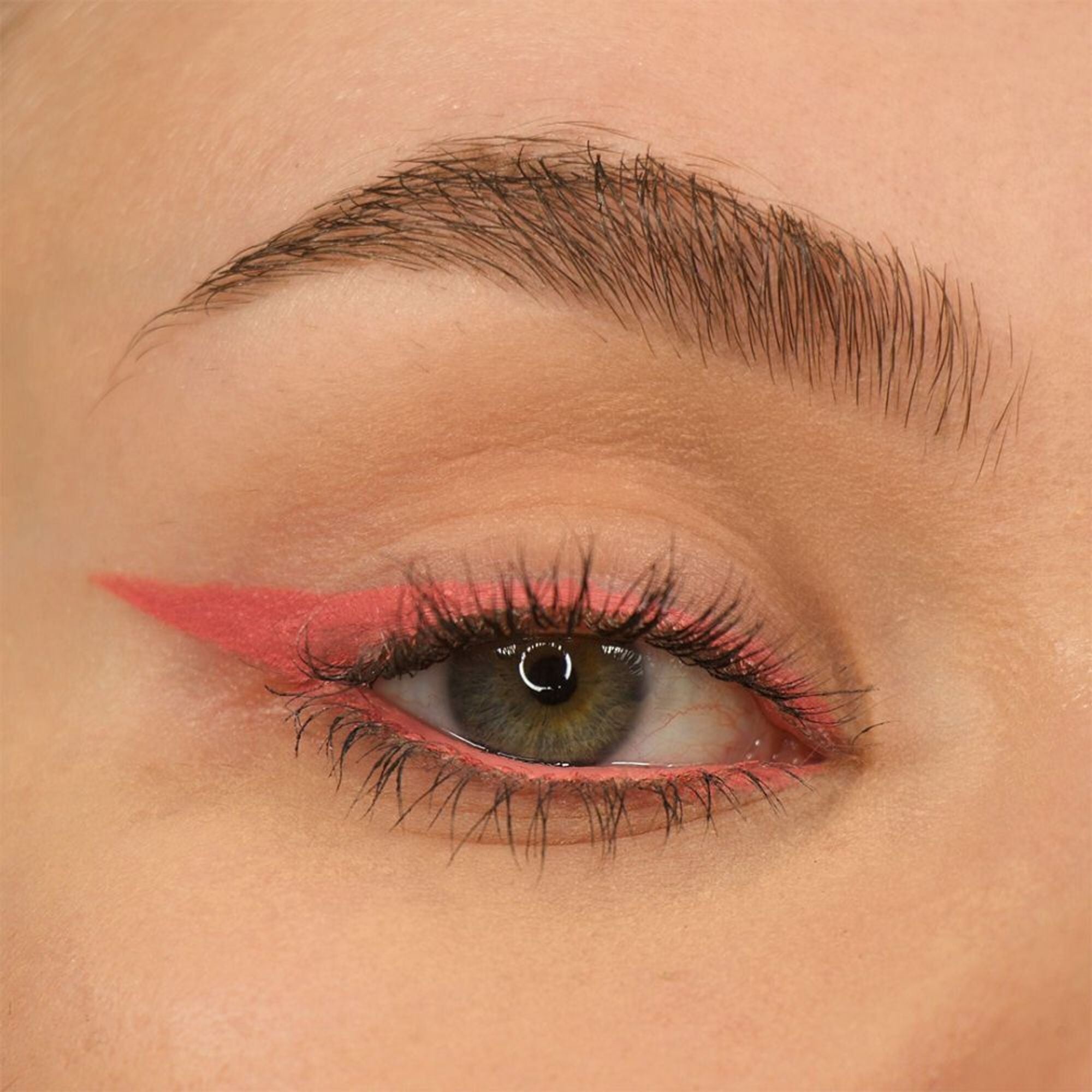 Makeup Revolution Streamline Waterline Eyeliner Pencil-Ultra Creamy Smudge Proof Smokey Looks - Hot Pink