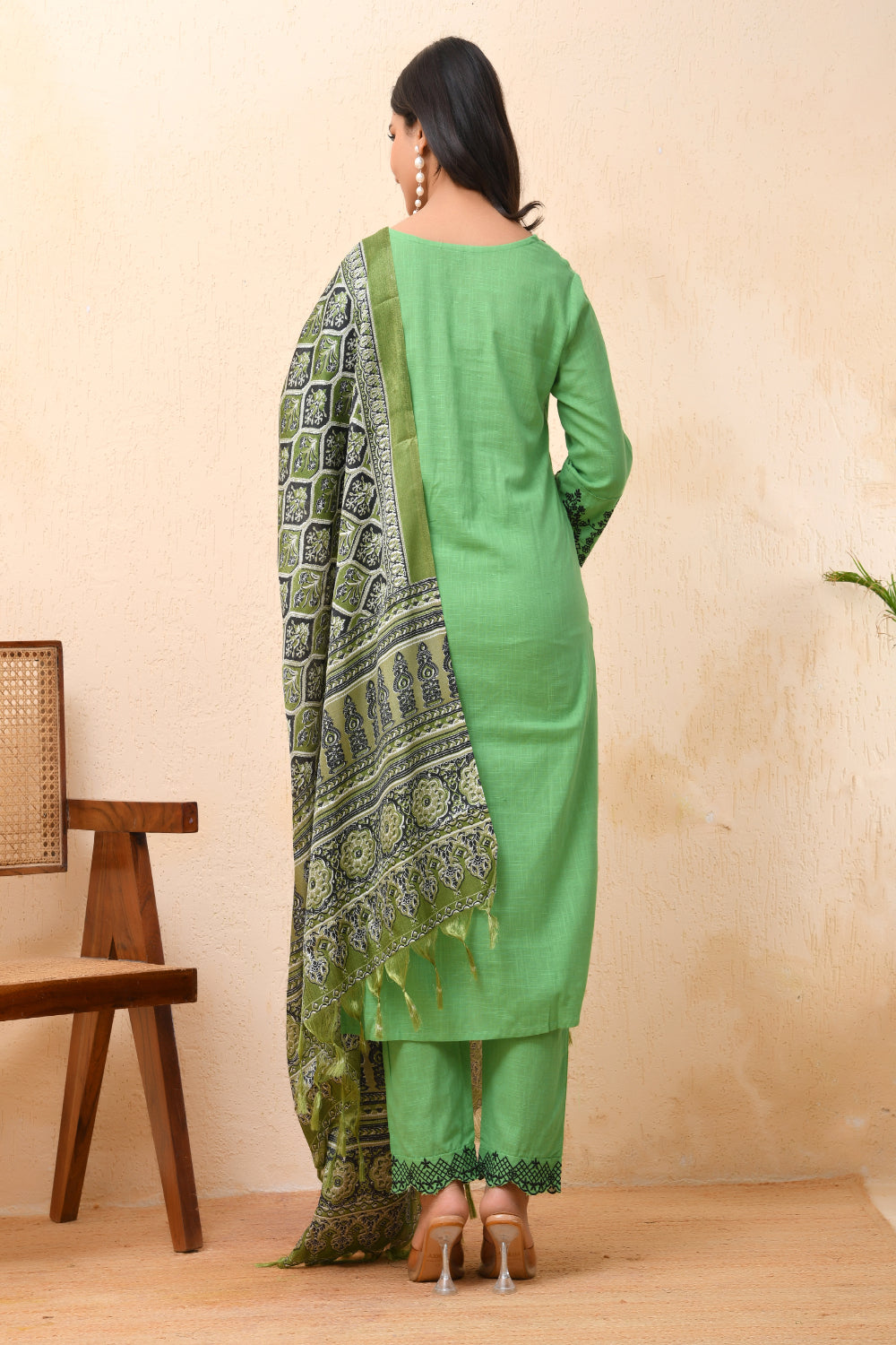Vaasva Women Pista Embroidered Kurta Set With Solid Pants & Printed Dupatta - Distacart