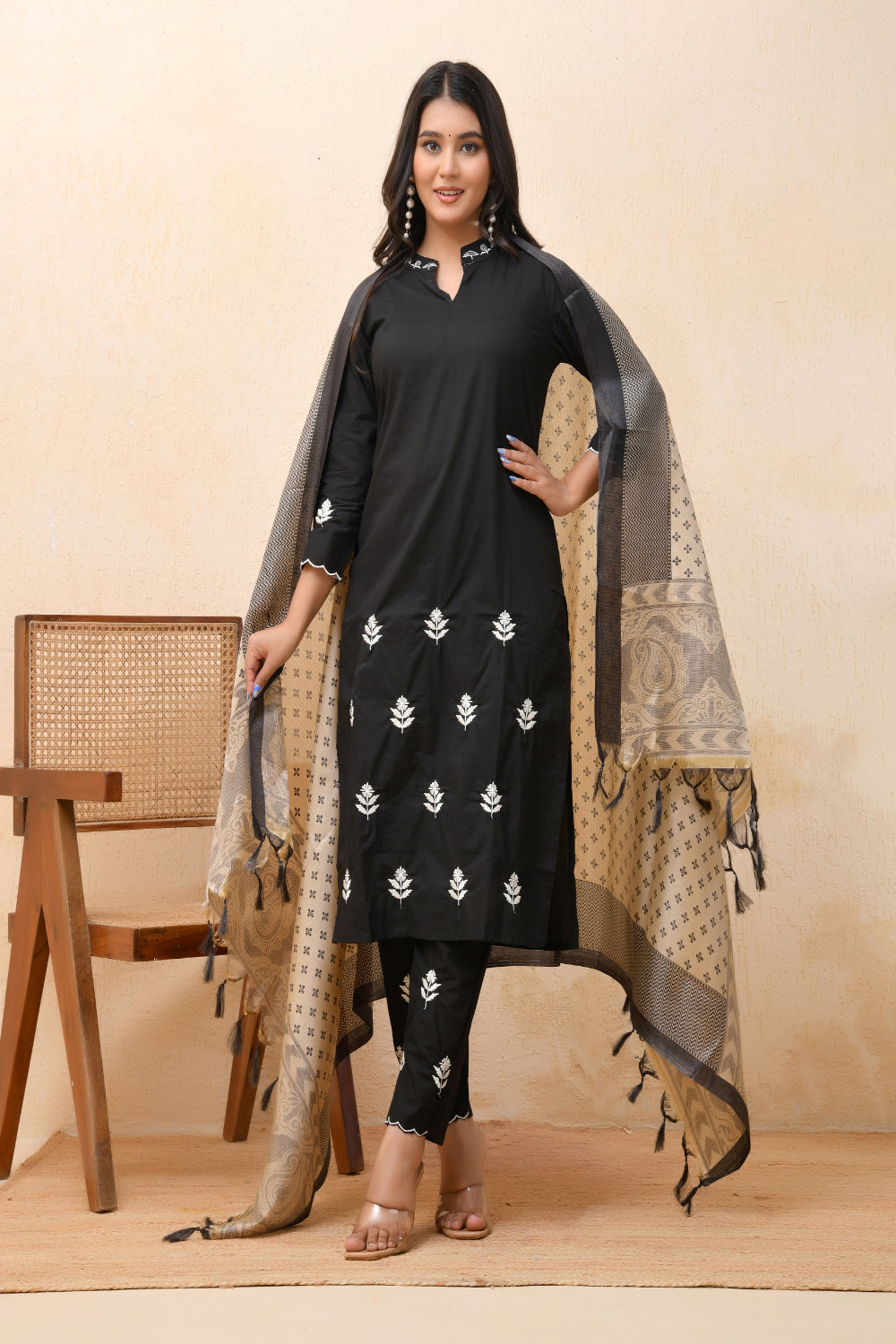 Vaasva Women Black Embroidered Suit Set - Distacart