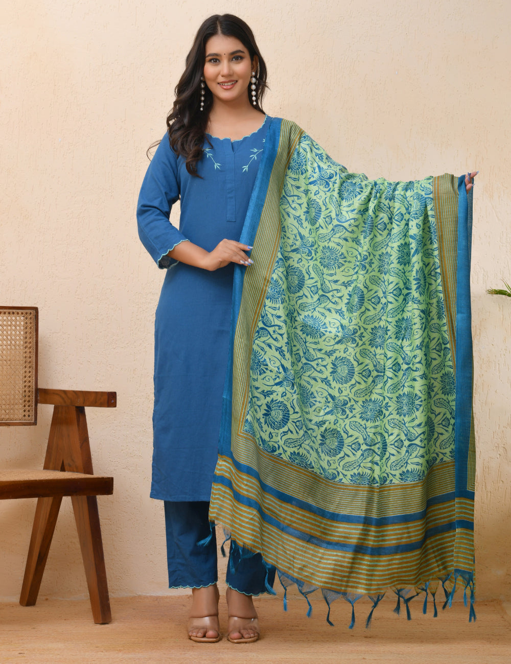 Vaasva Women Black Embroidered Suit Set - Distacart