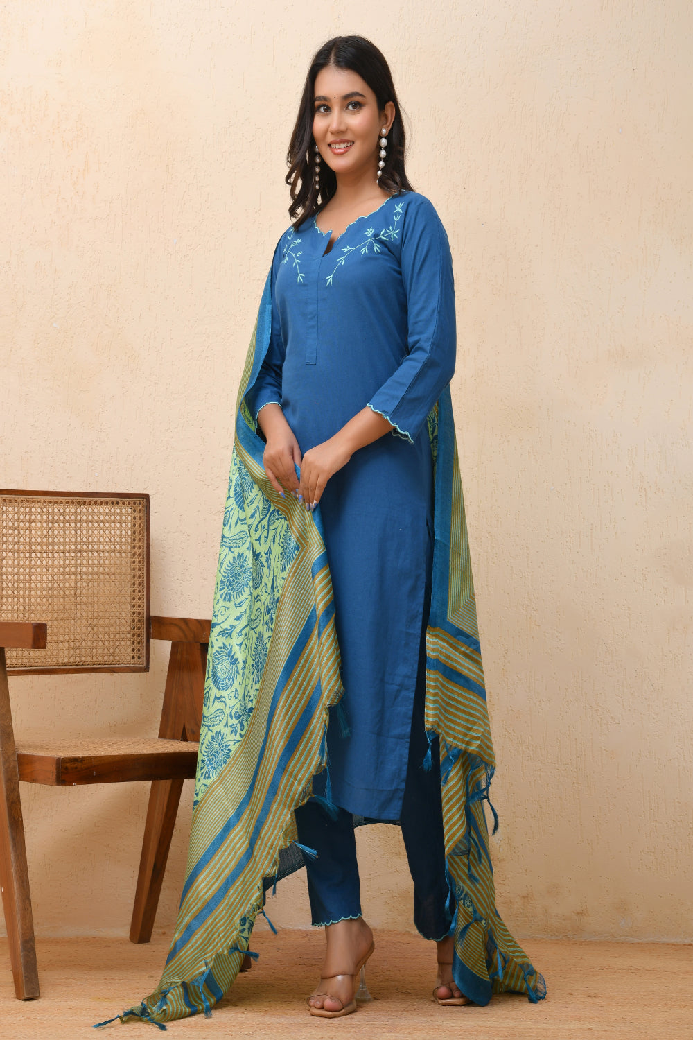 Vaasva Women Black Embroidered Suit Set - Distacart