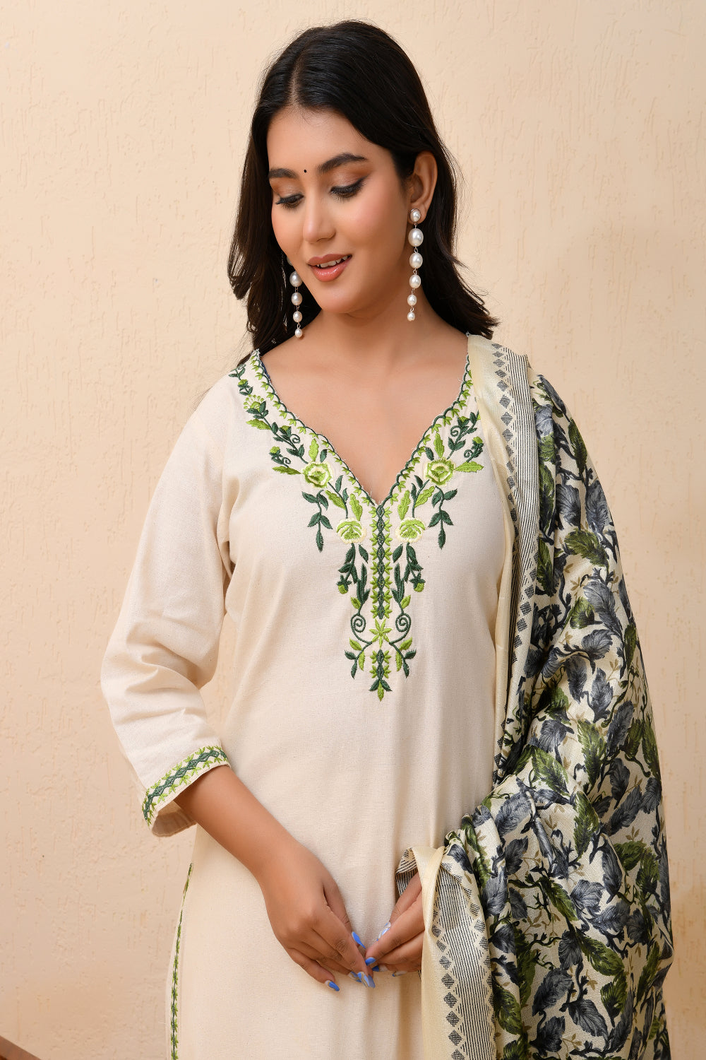 Vaasva Women Cream Embroidered Suit Set - Distacart