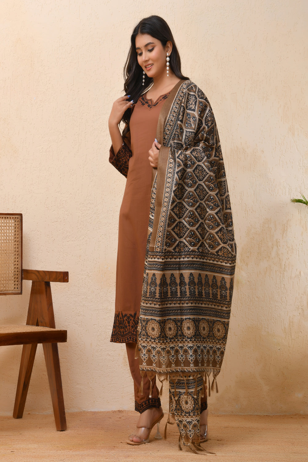 Vaasva Women Brown Embroidered Suit Set - Distacart