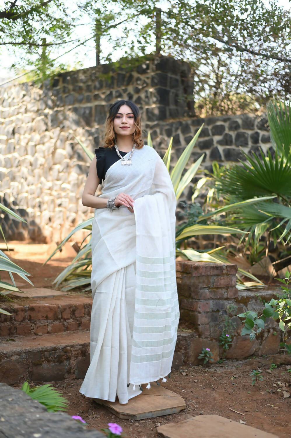 Very Much Indian Pure Linen Saree With Sleek Border And Exclusive Design - Grey - Distacart