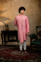 Falling Raw Silk Pink Gulab Pakshi Kurta Set By Hilo Design