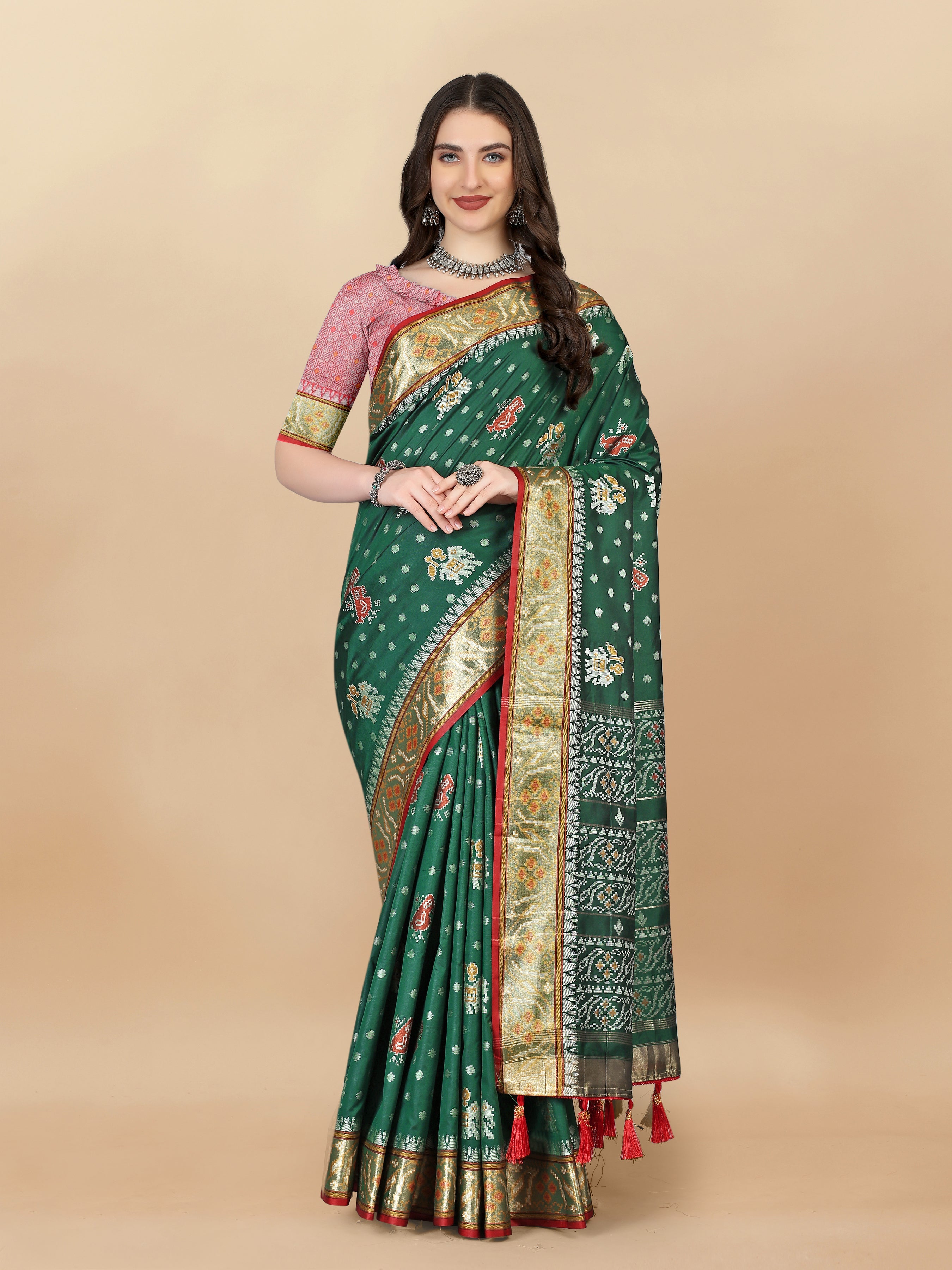 Lorenvalley Fashion Soft Silk Patola Weaving With Beautiful Rich Pallu With Blouse - Green