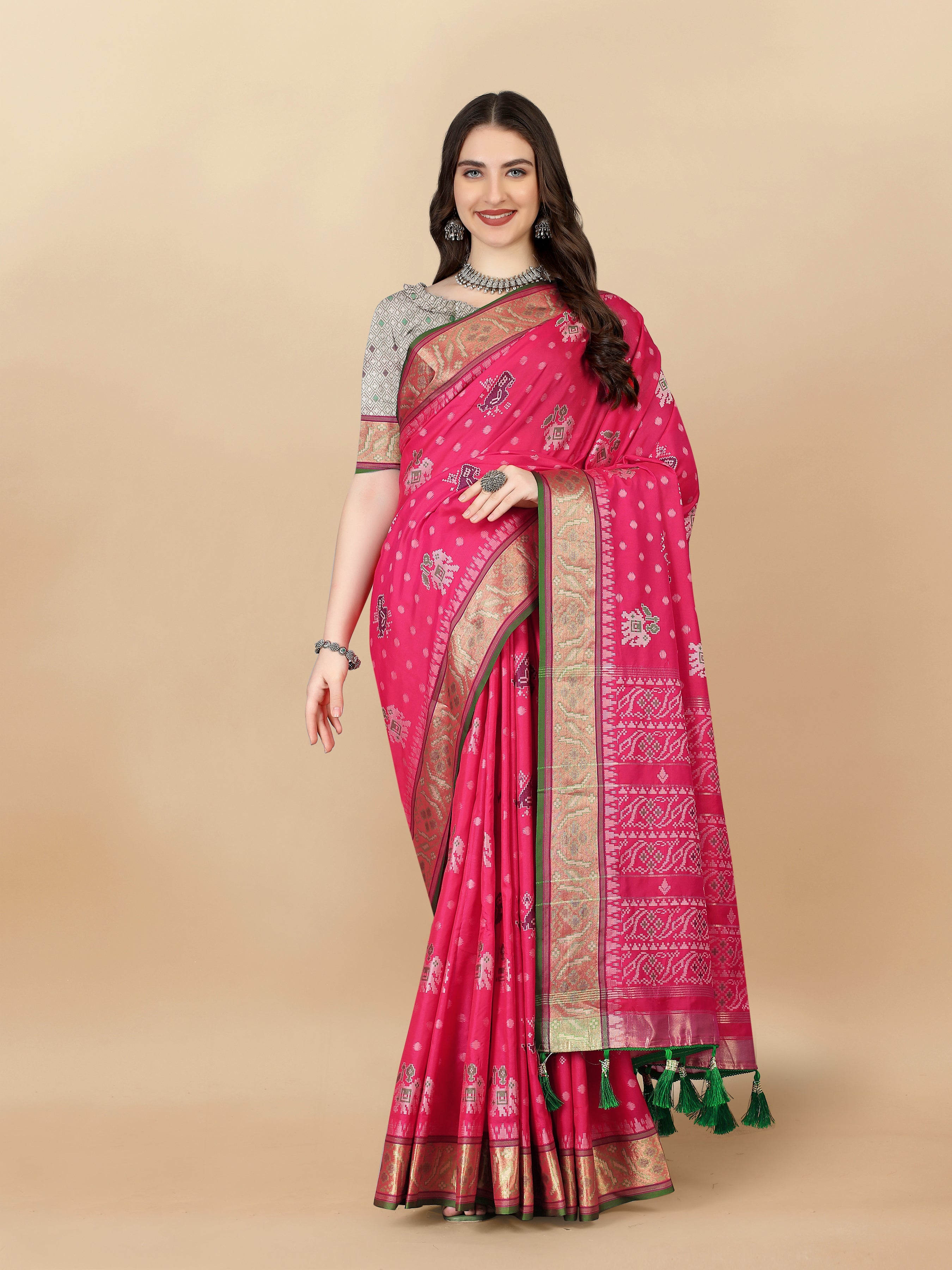 Lorenvalley Fashion Soft Silk Patola Weaving With Beautiful Rich Pallu With Blouse - Magenta