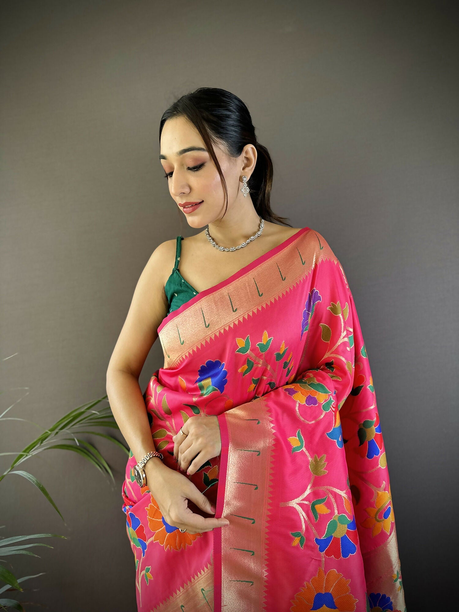 Joban Fashion Reddish Pink Zari Woven Floral Motifs Soft Silk Paithani Silk Saree - Distacart