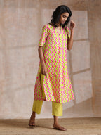 trueBrowns Lime Pink Zig-Zag Lines Print Cotton Kurta Pant Set | Relove - Distacart