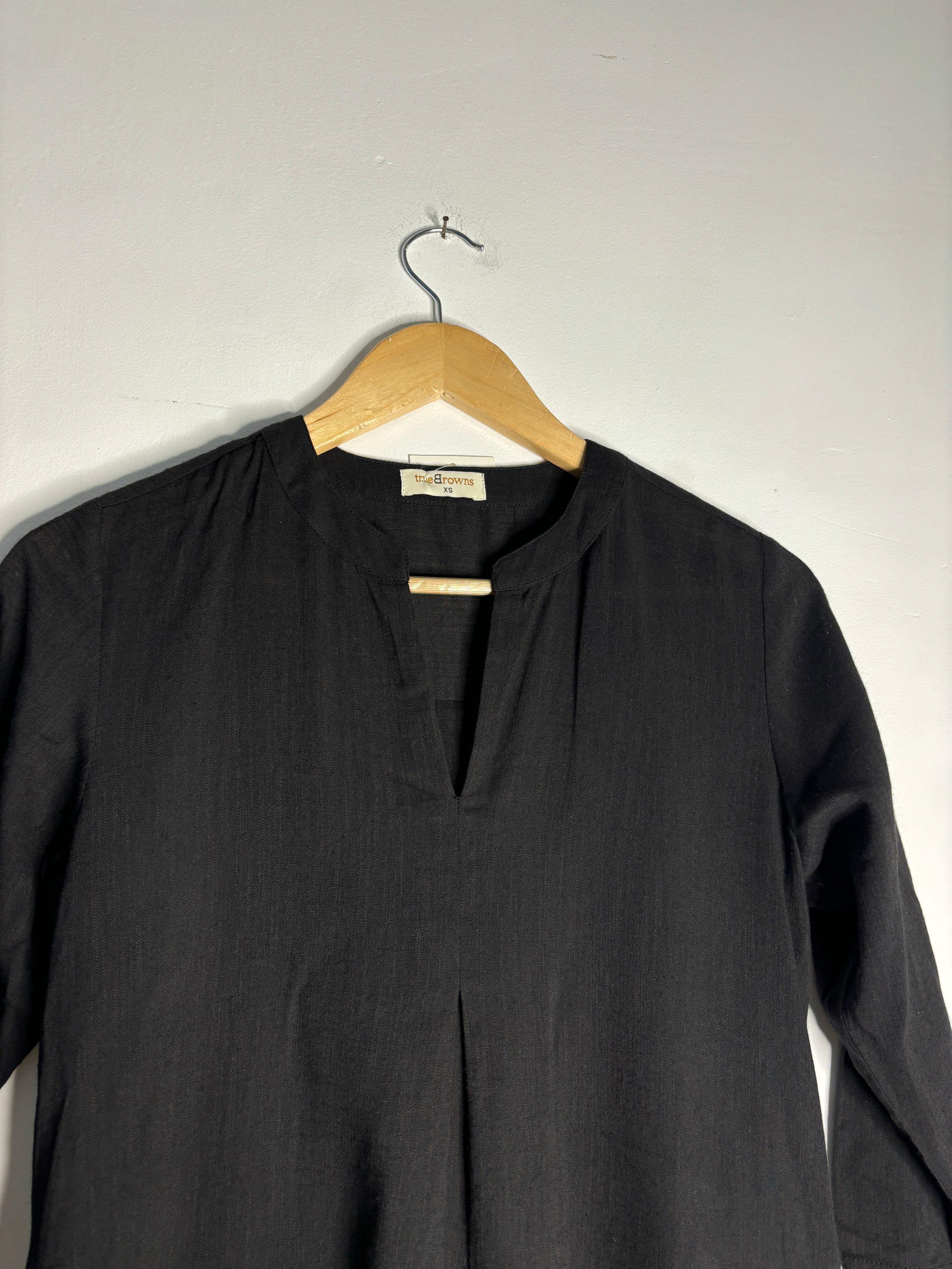 trueBrowns Black Slub Short Top