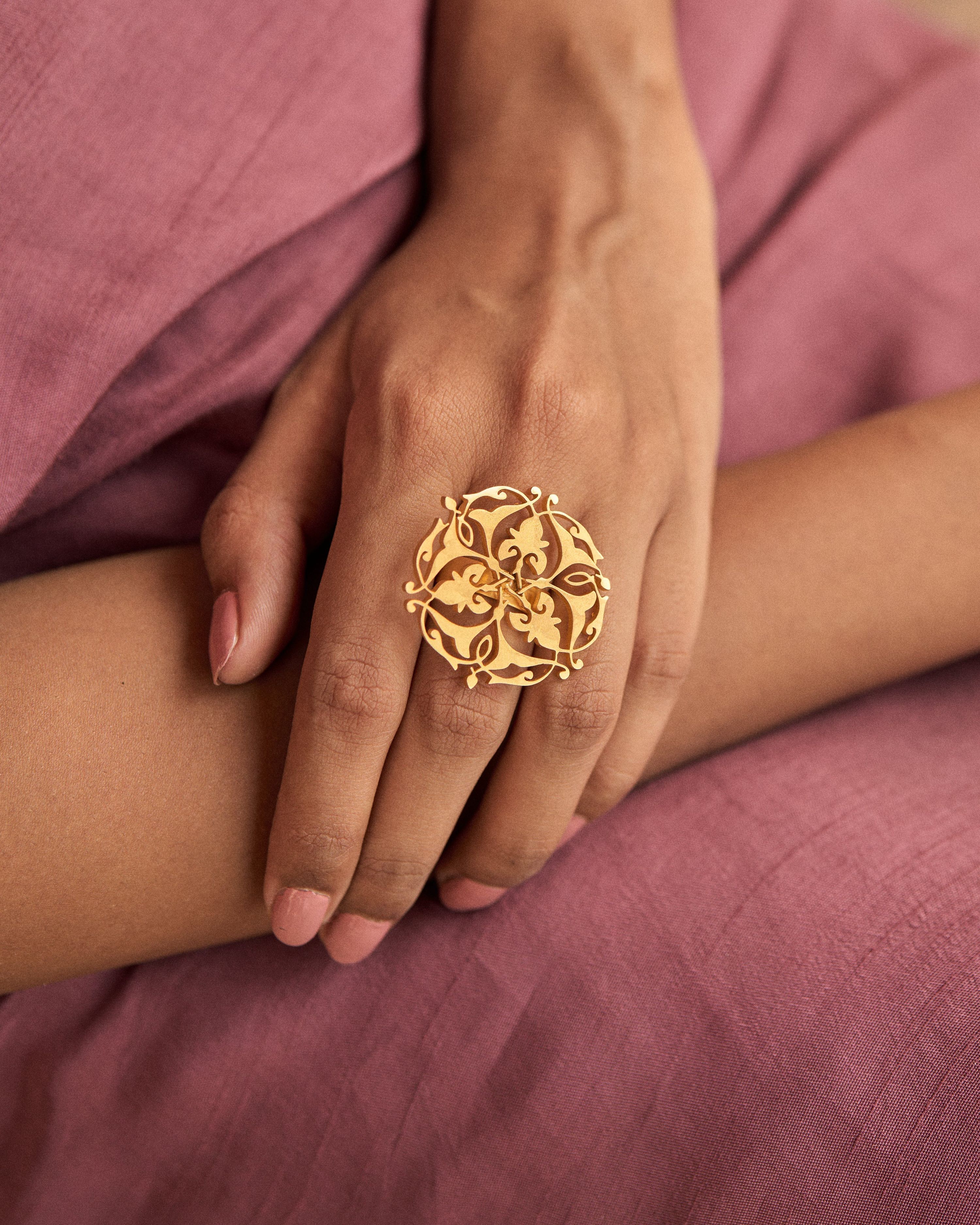 trueBrowns Gold-Polished Circle Ring