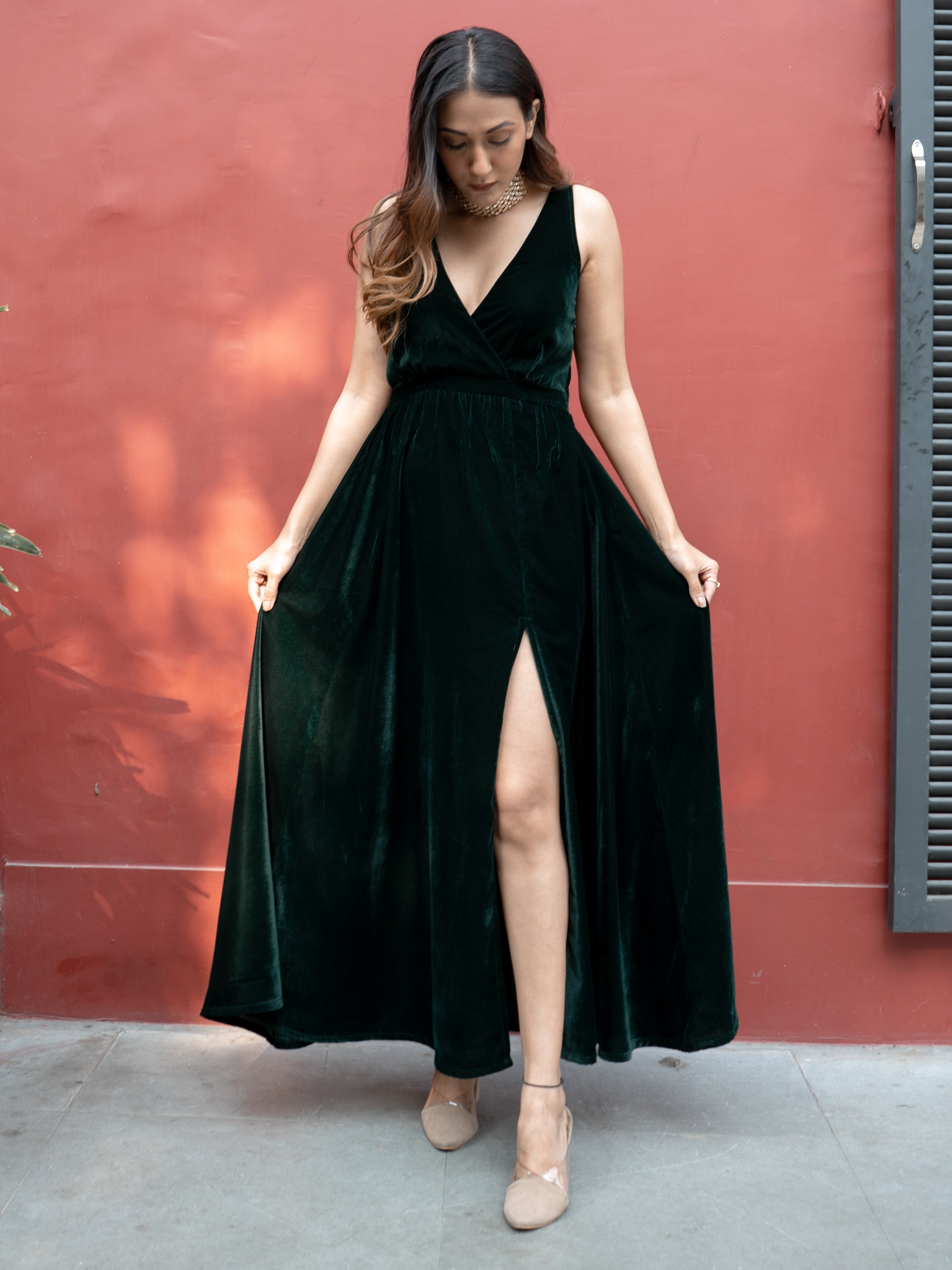 trueBrowns Dark Green Velvet Sleeveless Dress - Distacart