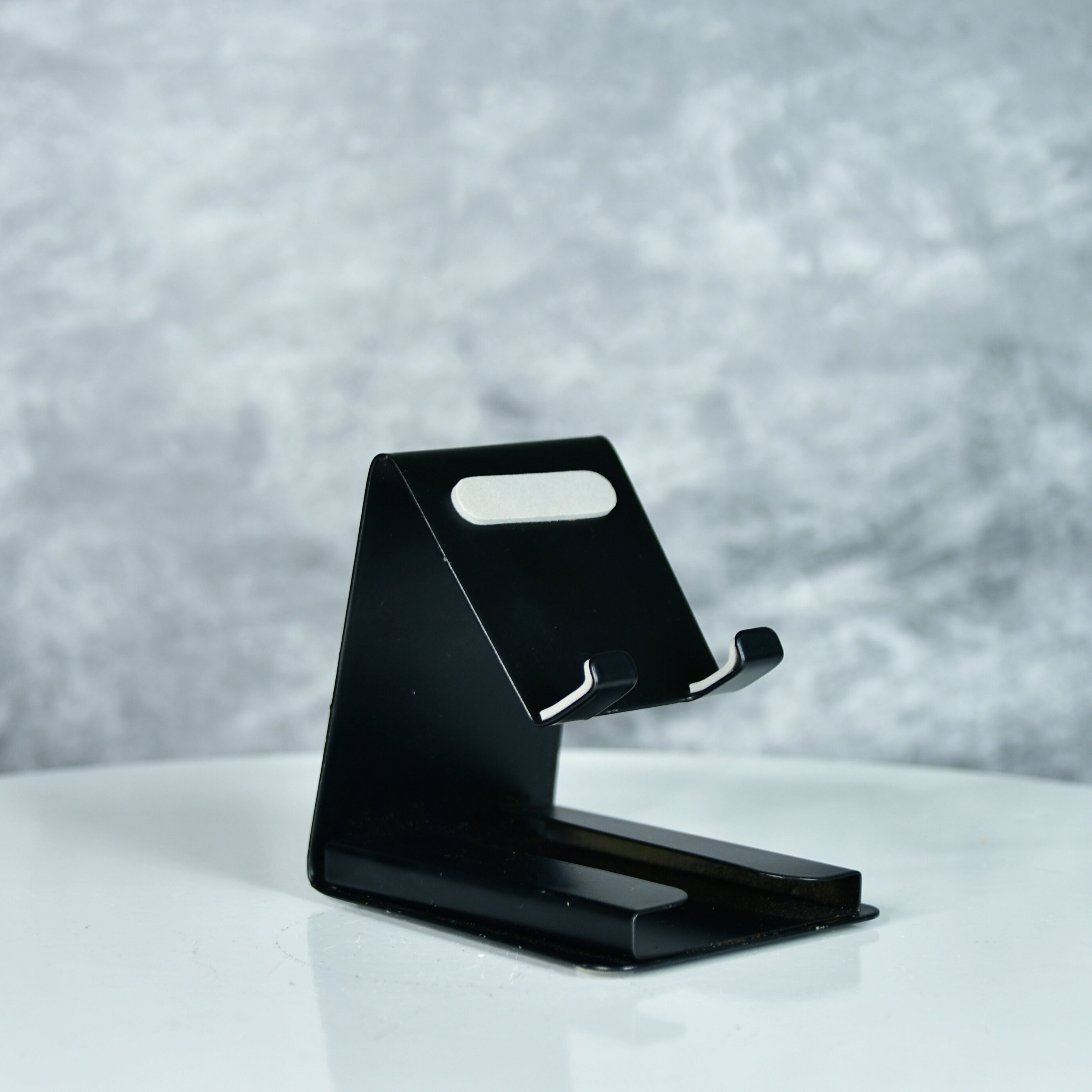 Sowpeace / White Padded Metal Phone Stand with Card Holder - Distacart