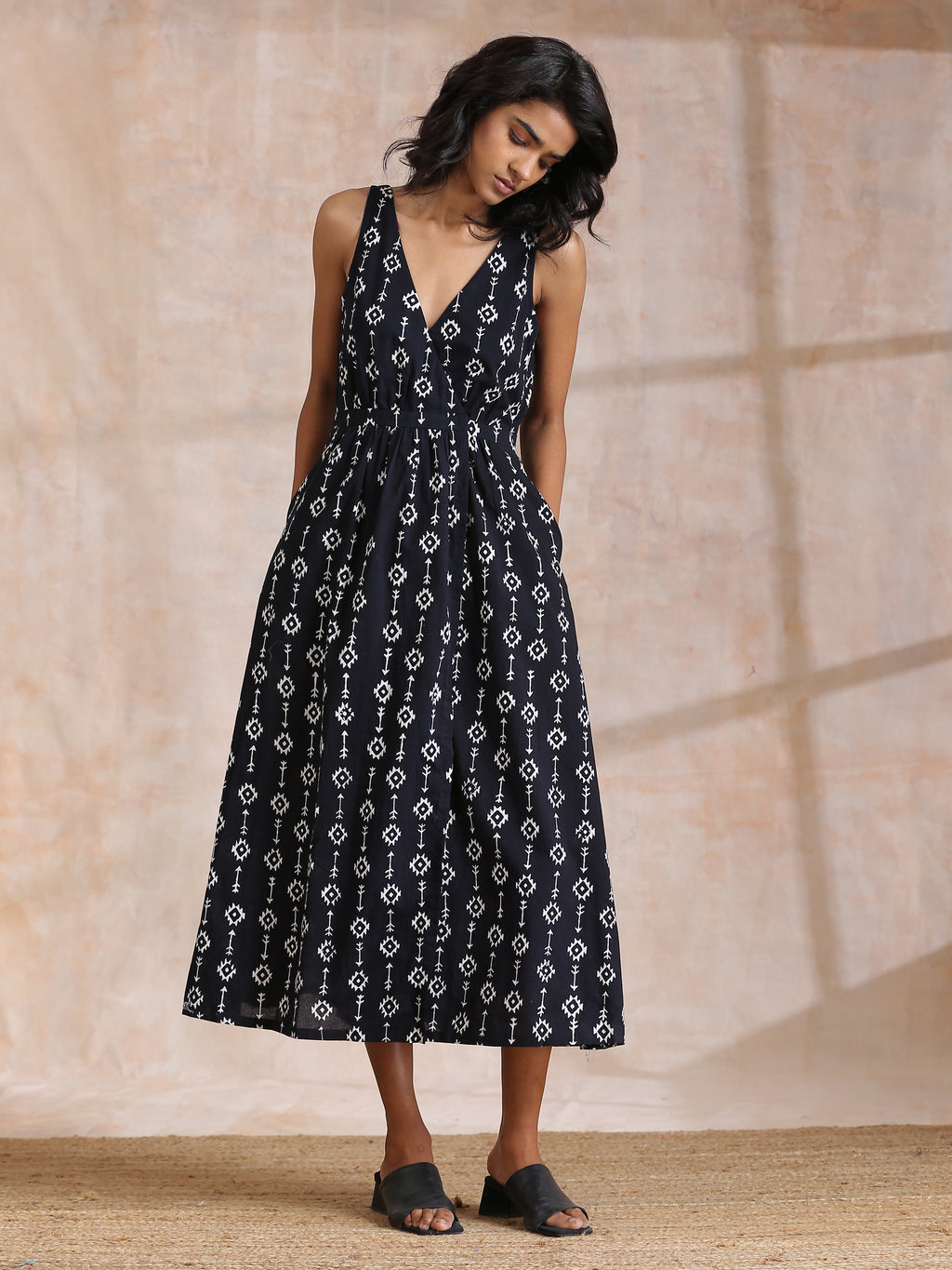 trueBrowns Black White Geometric Print Cotton Sleeveless Wrap Dress - Distacart