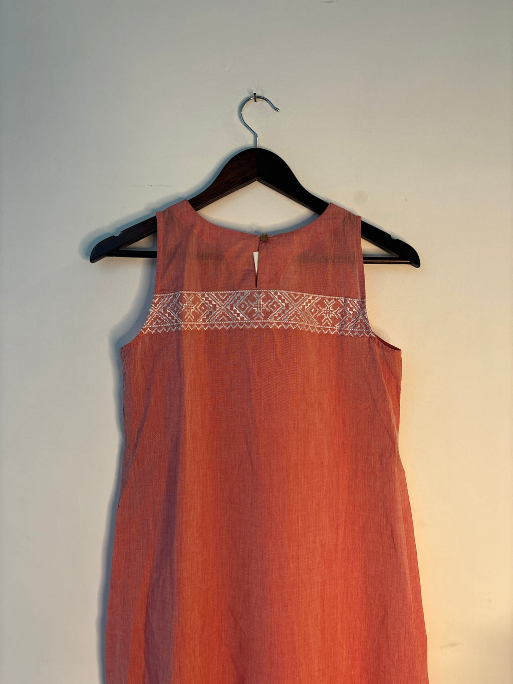 trueBrowns Peach Slub Sleeveless Kurta - Distacart