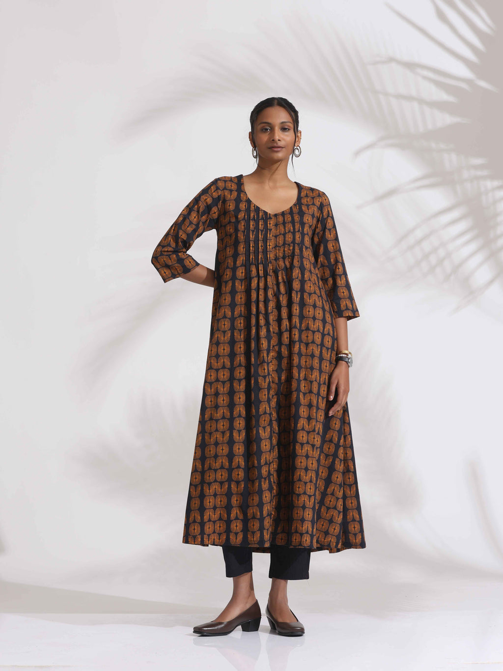 trueBrowns Black Cotton Print Pleated Flared Kurta Set - Distacart