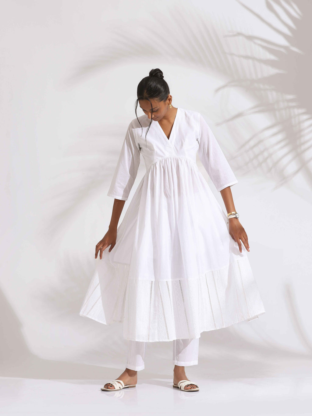 trueBrowns White Cotton Schiffli Flared Anarkali Kurta Set - Distacart